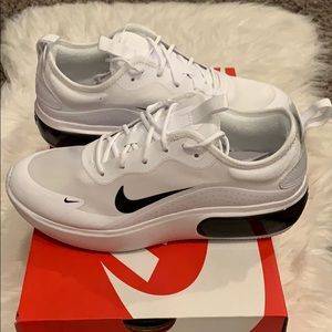 Nike women’s Air Max Dia